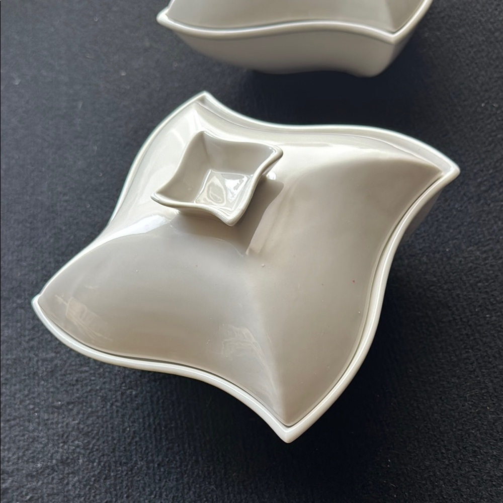 Vintage golinger pinwheel covered serving dish, Chic Cream Ceramic Serving Dish